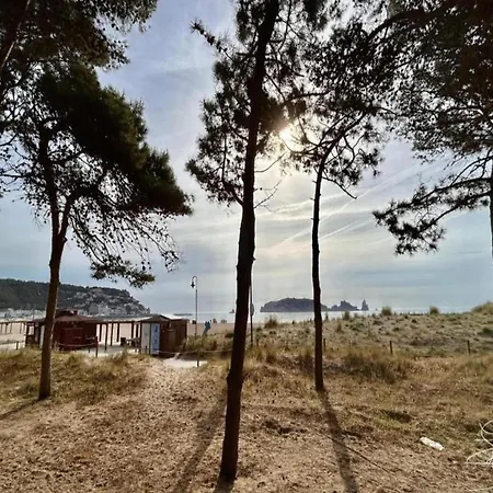 In Costa Brava Near Sandy * 埃斯塔蒂特